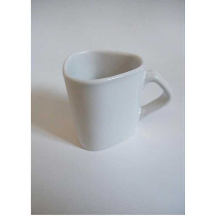 Tazza triangolare in ceramica